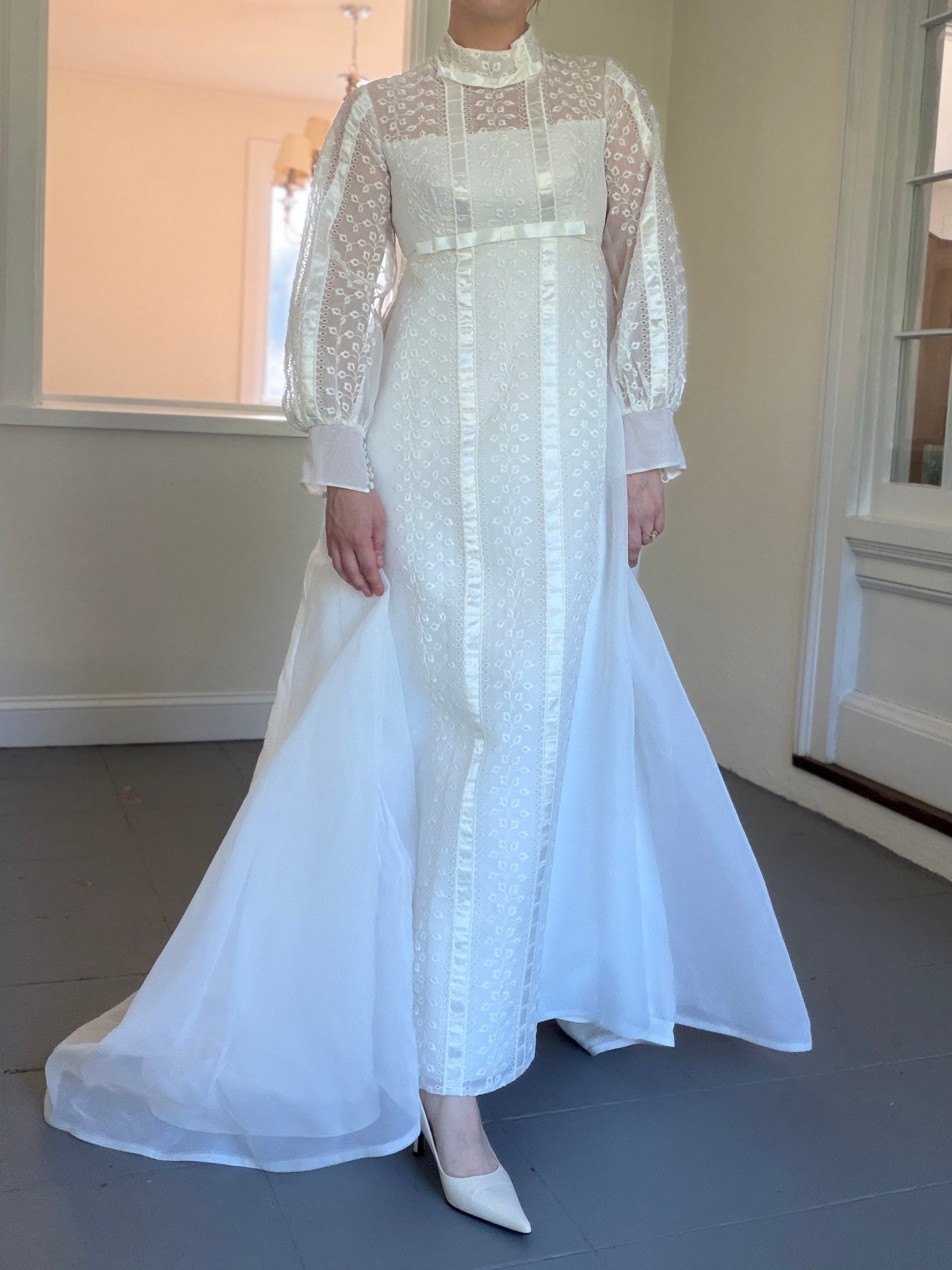 Vintage 60s Alfred Angelo Original Empire Waist Broderie Anglaise Wedd – Pi Vintage Bridal